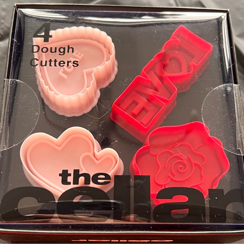 NWT, NIB, adorable set of 4 dough cutters in 4 assorted cute heart/love designs